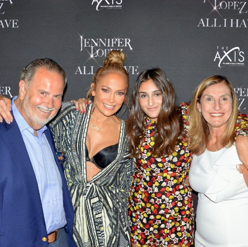 Mia conoció a Jennifer López durante un show que ofreció en Las Vegas, donde disfrutó de su música, baile y efectos especiales, así lo dijo su padre, quien publicó el momento en Instagram.