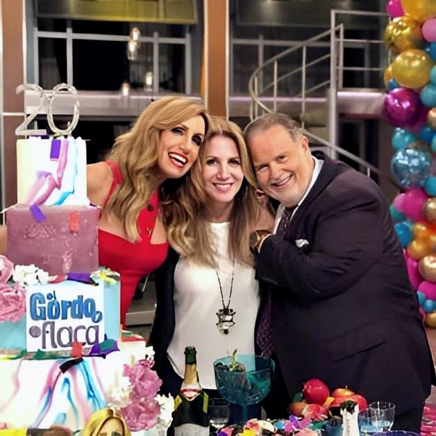 Pero, ¿cómo logró llegar a liderar el equipo que tiene como 'hosts' a 
<b><a href="https://www.univision.com/temas/la-flaca" target="_blank">Lili Estefan</a> y <a href="https://www.univision.com/temas/el-gordo" target="_blank">Raúl de Molina</a></b>?