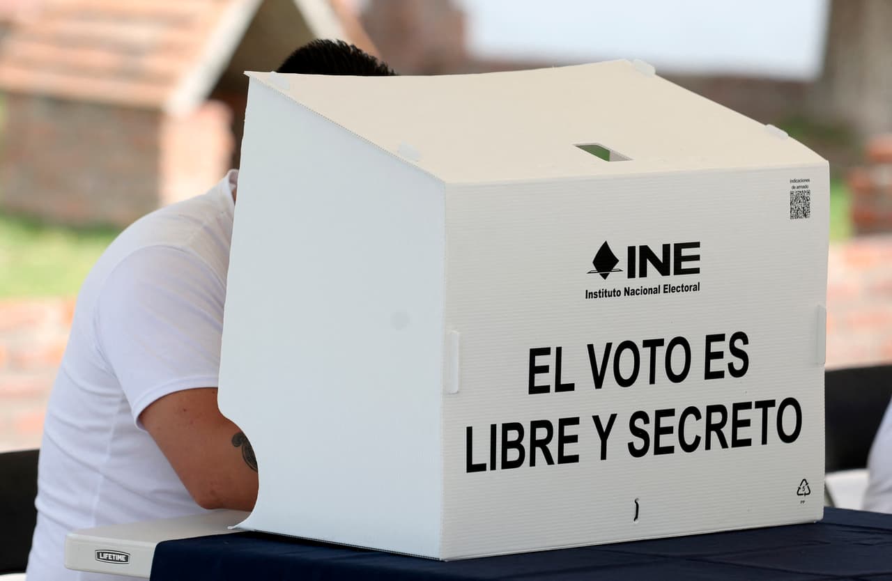 Deberás seguir todos los pasos para registrarte, una vez concluido, podrás visualizar las boletas a las que tienes derecho a participar, decidir por quién votar y enviar tus votos.