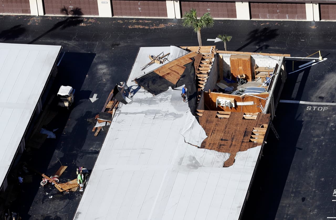 El techo de una construcción en Saint Augustine, Florida, desprendido parcialmente por los fuertes vientos. 8 de Octubre.
<br>