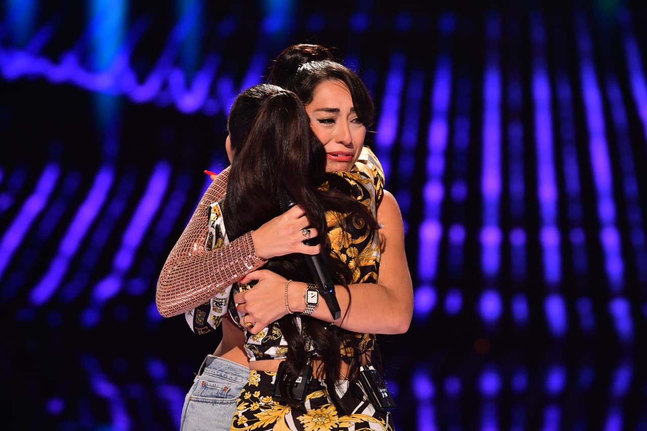 La respuesta de los jueces fue un "sí". 'Vikina' y Natti Natasha se fundieron en un abrazo que hizo llorar a la participante.
