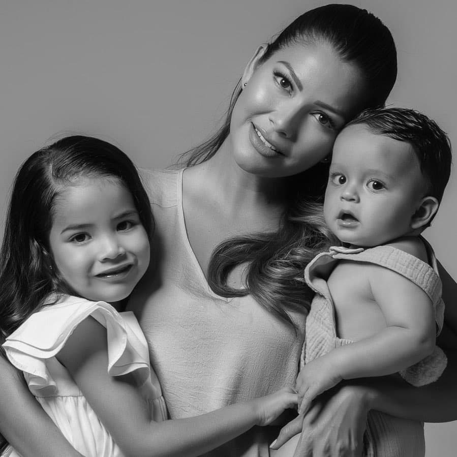 Ana Patricia conmemoró su maternidad a través de unas lindas imágenes que compartió en sus redes sociales el pasado fin de semana.