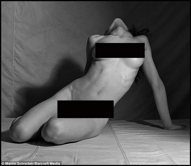 Después algunas de estas imágenes fueron compradas para una revista de desnudos.