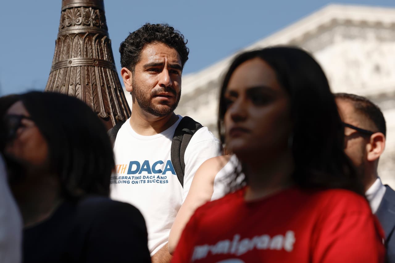Defensor del pueblo del servicio de inmigración urge a dreamers renovar DACA cuanto antes