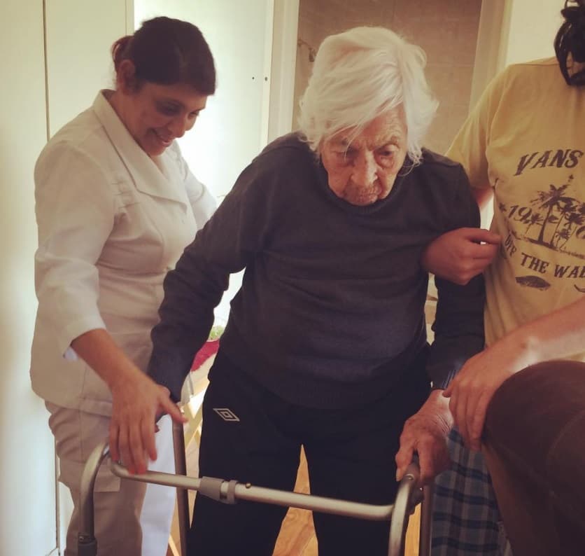 A raíz de este accidente, la señora continúa recibiendo terapias para recuperar la movilidad.