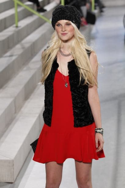 También en verano: Aun cuando las temperaturas sean altas, un beanie podría aportar mucho estilo a tu atuendo.