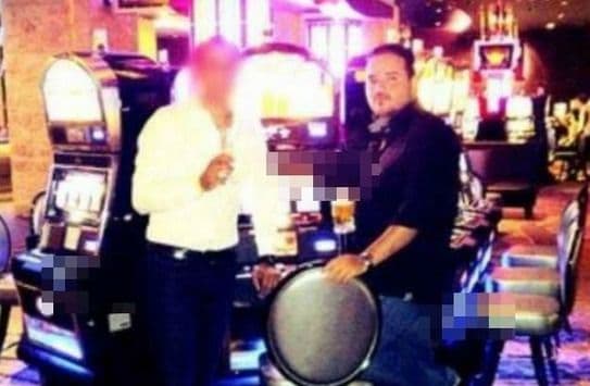 El año pasado, en agosto, publicó esta imagen de él con otra persona cuyo rostro fue borrado y el mensaje "Mi soldadon".