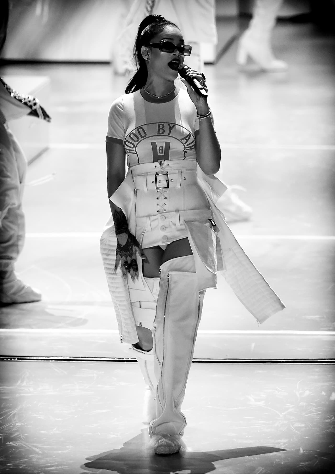 NEW YORK, NY - AUGUST 28: (EDITORS NOTE: Image has been converted to black and white.) Rihanna performs onstage during the 2016 MTV Video Music Awards at Madison Square Garden on August 28, 2016 in New York City. (Photo by Michael Loccisano/Getty Images)