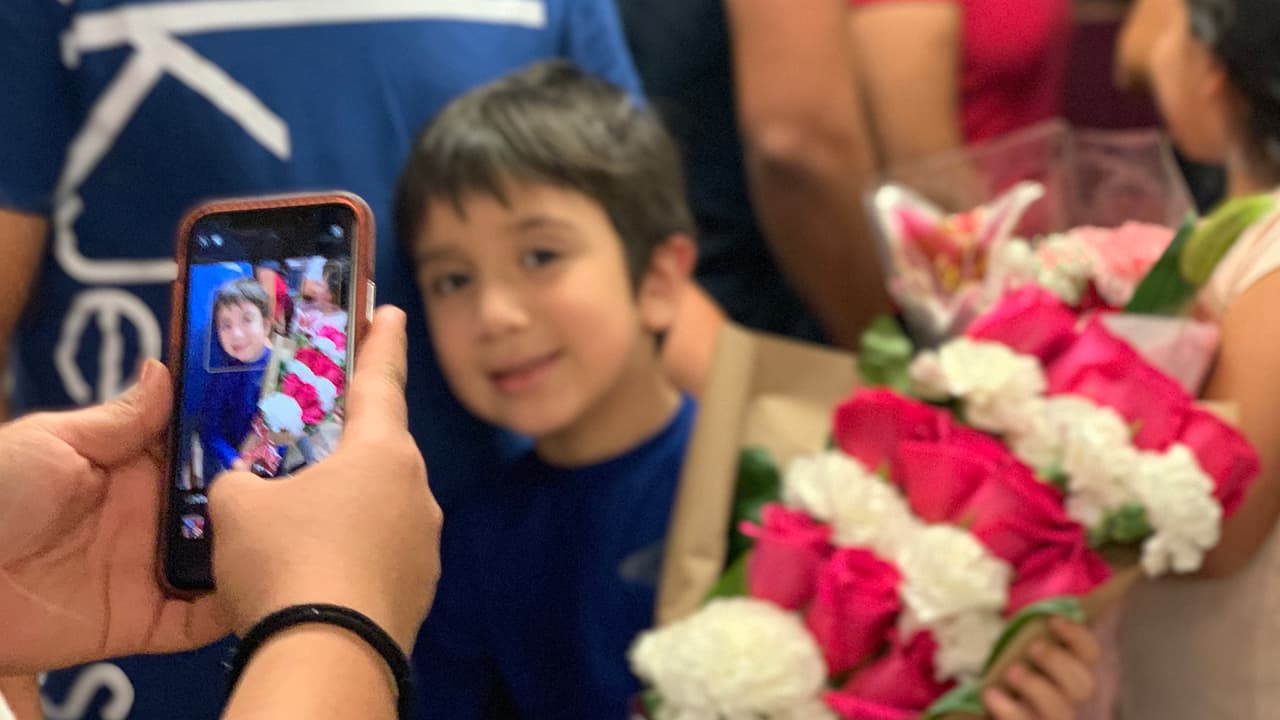 Había muchos niños nacidos en Estados Unidos que por primera vez iban a conocer a sus abuelos.