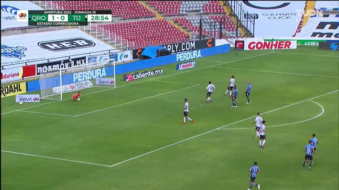 ¡TIRO ATAJADO! disparo por Pablo Barrera.