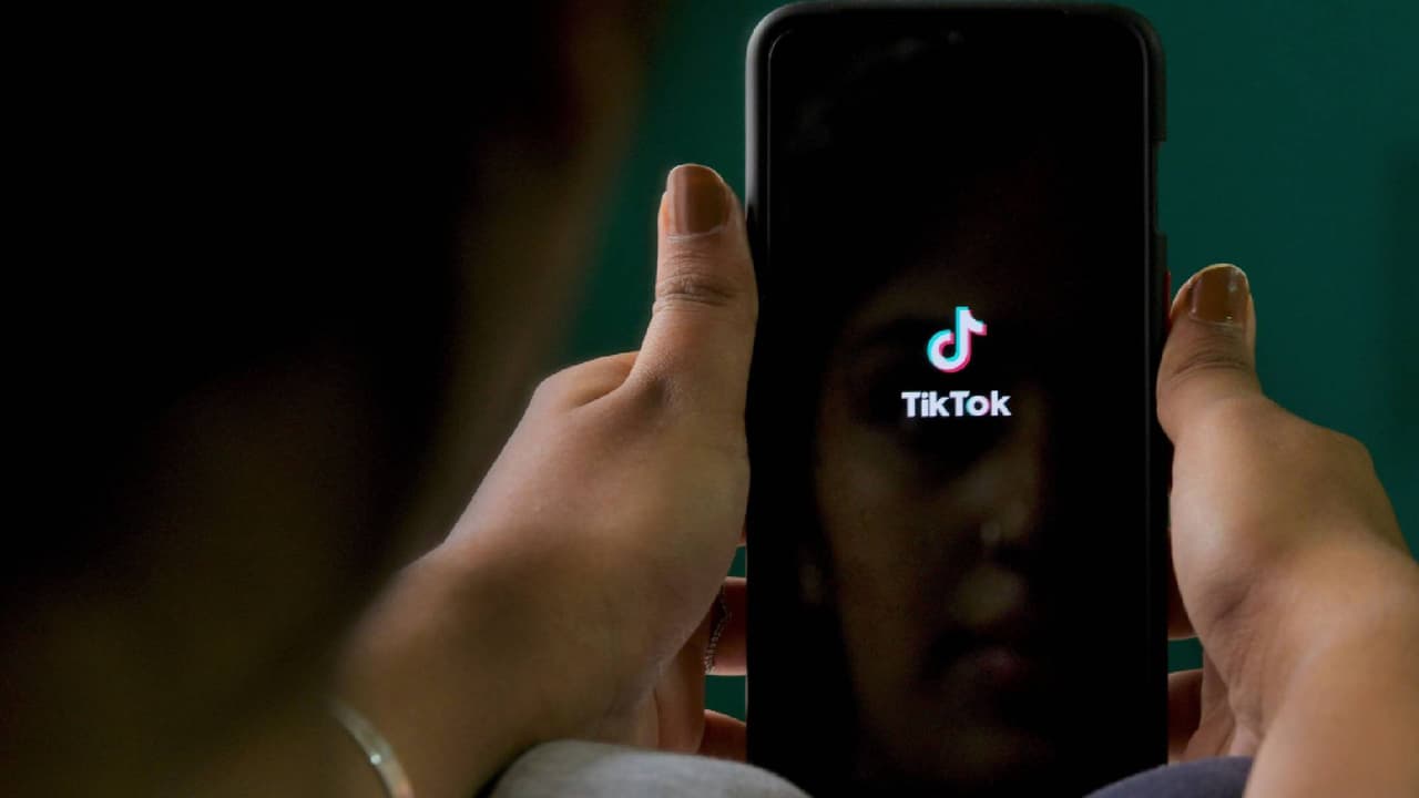 Autoridades advierten que habrá tolerancia cero ante los retos virales de Tik Tok en las escuelas de Arizona