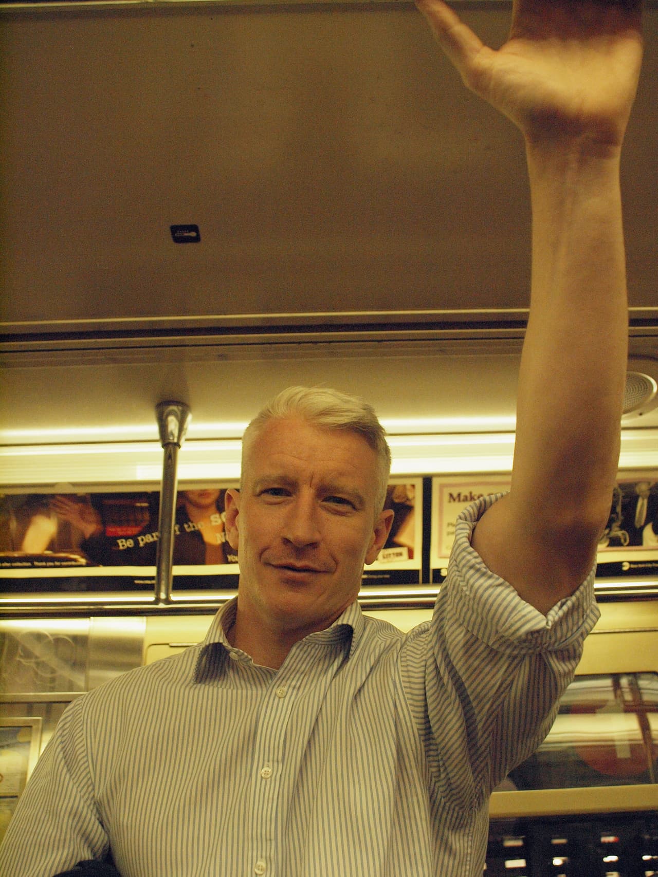 Aunque se le relacionó con el radiólogo Víctor López, desde el año pasado el periodista ha permanecido soltero.