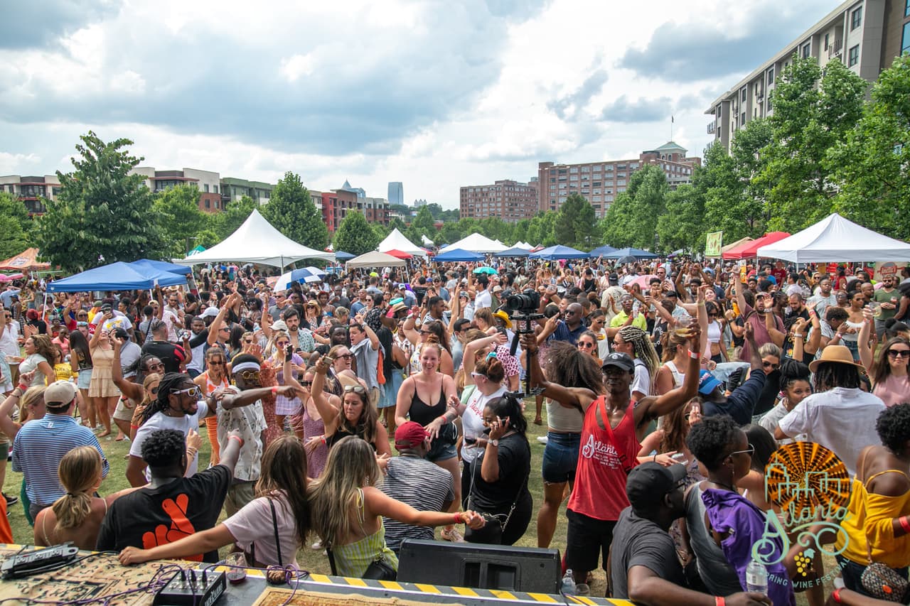 <b><a href="https://www.atlantawinefestivals.com/">Atlanta Spring Wine Festival (9 de abril)</a></b>: Prueba más de 50 vinos además de cerveza, disfruta de música en vivo y comida.