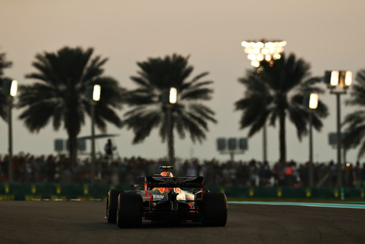 Lewis Hamilton es el primer piloto de la historia de la Formula 1 en liderar 19 Grandes Premios en una temporada. Nico Hulkenberg se retira de la Fórmula 1 y Hamilton comparte podio con Verstappen y Charles Leclerc.