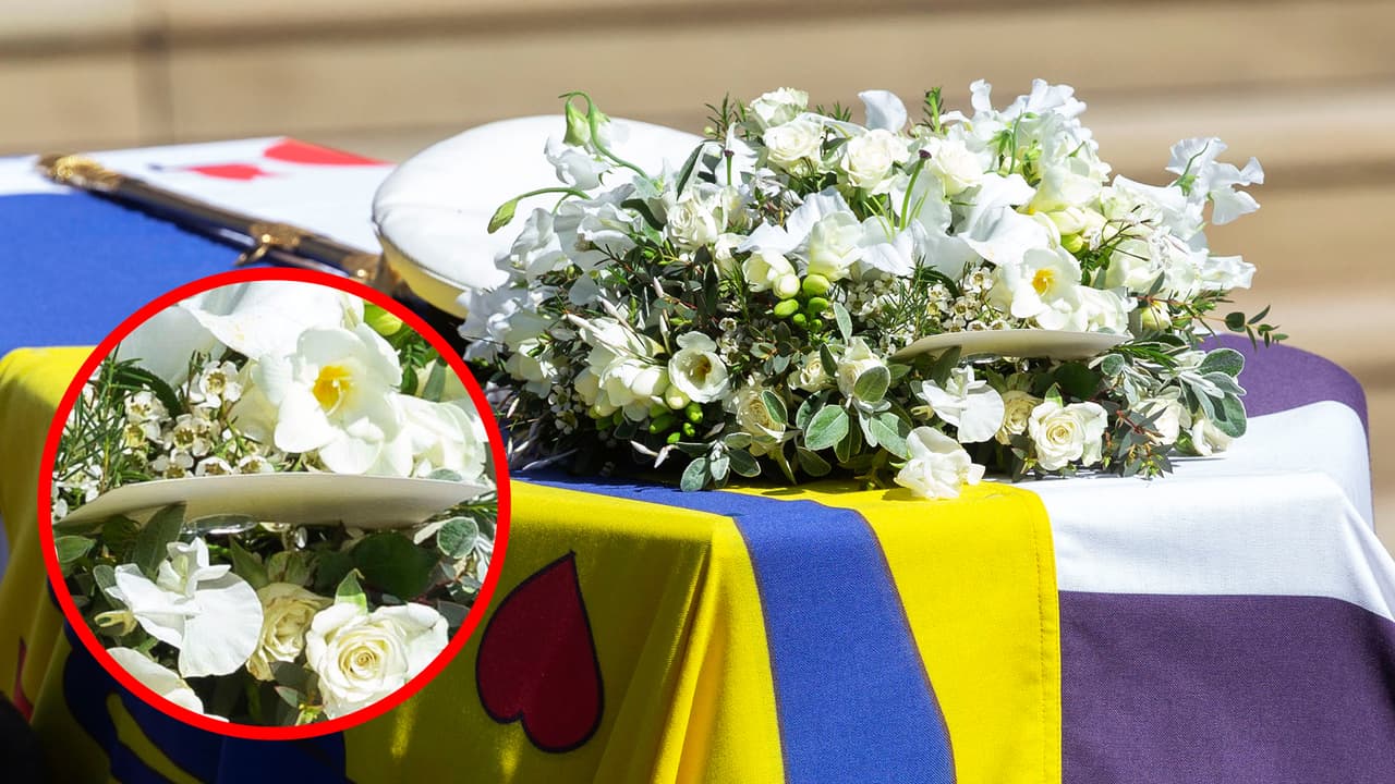 La de Meghan Markle no fue la única nota escrita a mano durante el funeral. La reina Isabel también le escribió una a su fallecido esposo y fue colocada sobre el féretro.