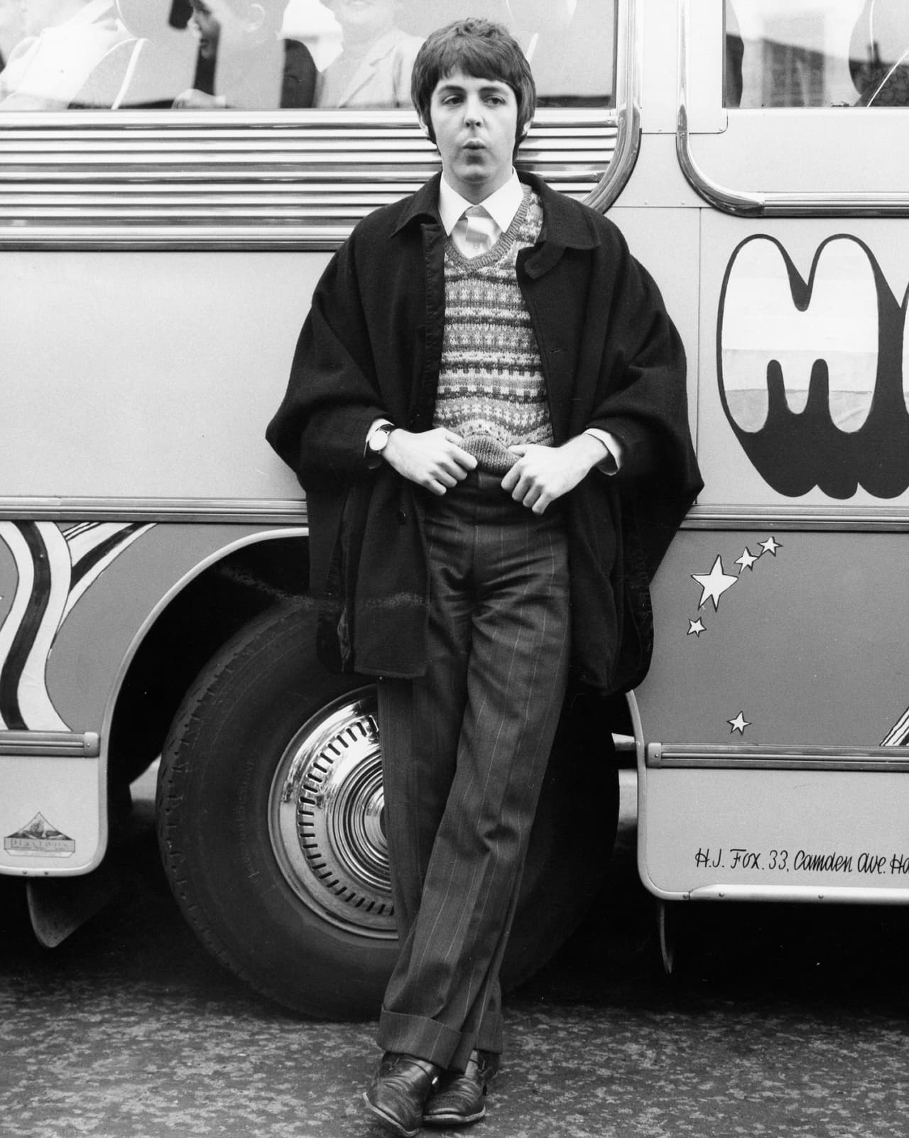 Quienes insisten en creer la intrincada teoría de que suplantaron a Paul, aseguran en algunos temas como ‘Lady Madonna’, de 1968 y en 'A day in the life' hablaban y detallaban un accidente automovilístico de un miércoles.