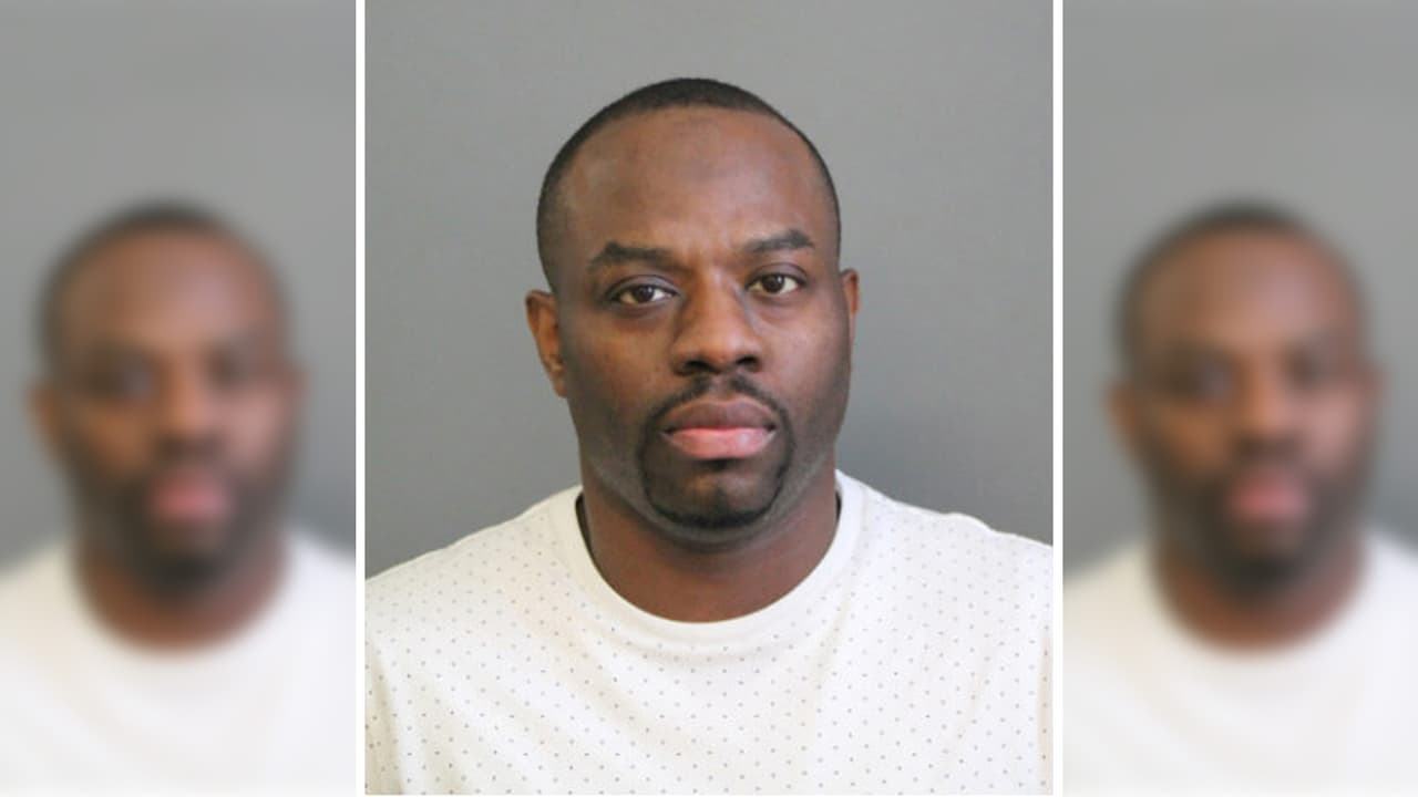 El oficial de la Policía de Chicago Antrinius Andrews enfrenta cargos relacionados con drogas.