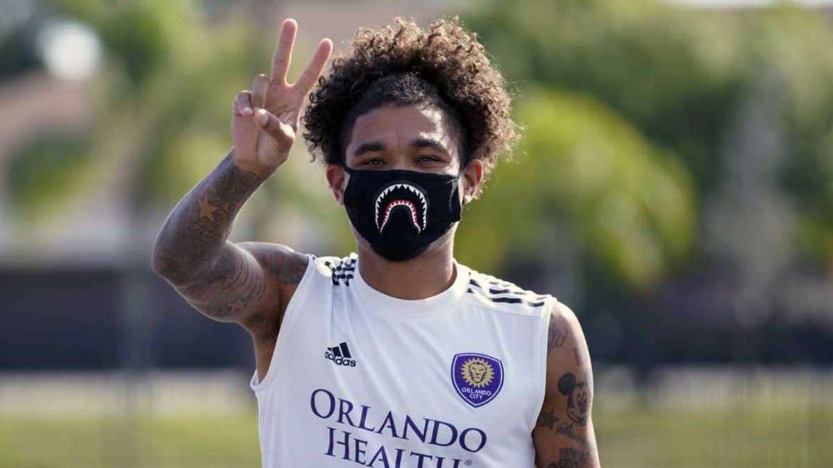 Los jugadores regresan a entrenamientos con sus equipos, en pequeños grupos, cumpliendo las normas de seguridad y de salud.