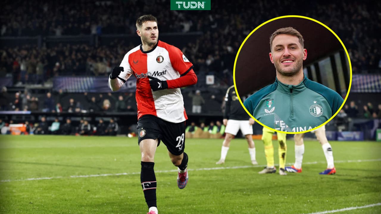 Santiago Giménez recibe reconocimiento por su gol ante Fortuna Sittard 