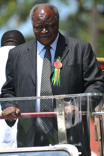 Varios líderes de África Subsahariana felicitaron hoy al recién reelegido presidente de EEUU, Barack Obama, cuyo padre es originario de la localidad occidental keniana de Kogelo. El presidente de Kenia, Mwai Kibaki, fue, junto con su homólogo ugandés, Yoweri Museveni, de los primeros mandatarios africanos en congratular públicamente a Obama por su victoria de anoche en las urnas.