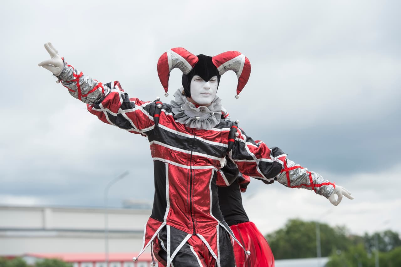 Hermosos trajes y mucho colorido de la afición en Rusia para el juego por el tercer puesto en la Copa Confederaciones.