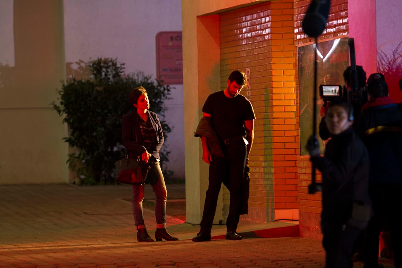 María de la Fuente y Juan Colucho, quienes dan vida a los agentes Mónica y Dave, estaban listos para grabar.