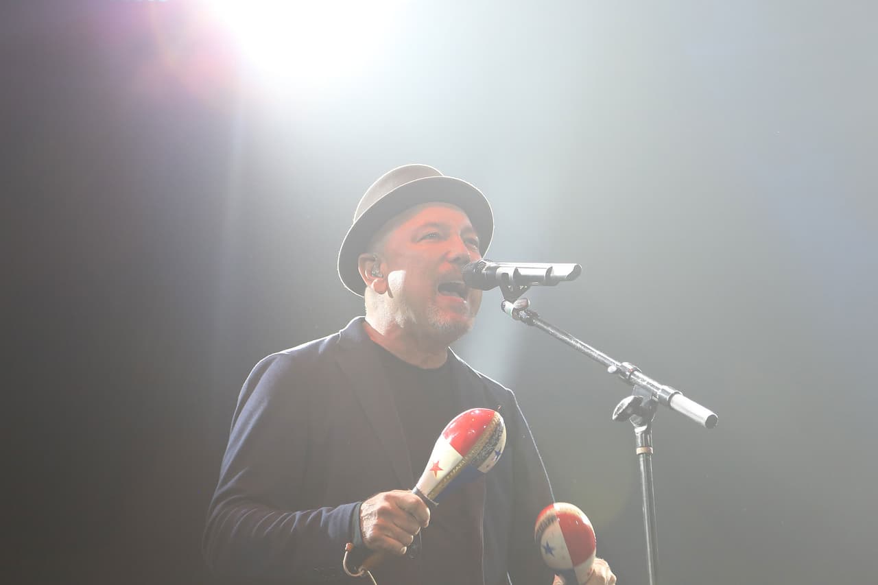 Otro tema muy aplaudido fue 'Amor y control', escrito cuando su mamá se enfermó de cáncer en el 1992.