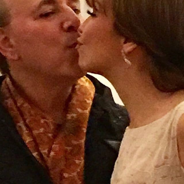 Por su parte, Tommy Mottola ha compartido con sus seguidores la magnífica relación que sostiene con su talentosa esposa.