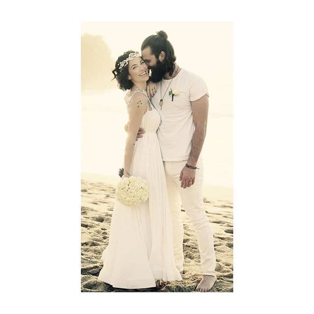 Además 
<a href="https://www.univision.com/entretenimiento/sin-su-anillo-de-casada-barbara-mori-reaparece-tras-los-rumores-de-que-se-divorcio"><b>Bárbara Mori</b></a> está casada con 
<a href="https://www.univision.com/entretenimiento/sin-su-anillo-de-casada-barbara-mori-reaparece-tras-los-rumores-de-que-se-divorcio"><b>Kenneth Ray Sigman.</b></a>