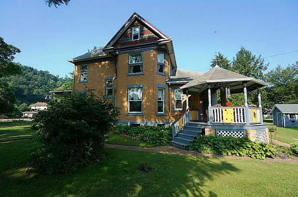 La década de 1980 y 90 estuvieron plagadas de excelentes películas de terror. Una que se convirtió en un clásico del cine es “El Silencio de los Inocentes” con Jodie Foster y Anthony Hopkin. En esta casa tomó lugar algunas de las escenas más escabrosas de esta producción de la pantalla grande.
