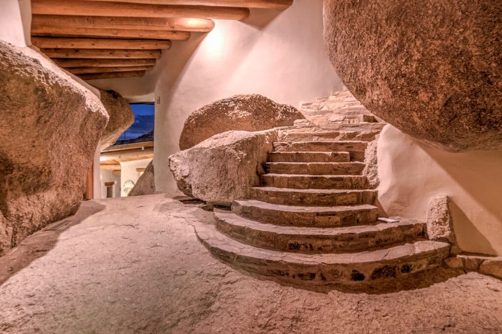 Esta hermosa y exótica mansión conocida como Boulder House es ideal para arqueólogos, historiadores, artistas o amantes del misterio… ¡si pueden pagar el precio!