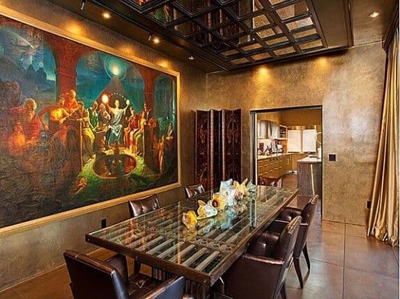 Según muchas personas, incluyendo su hijo, creen que Hodel estaba detrás del brutal asesinato , mutilación y desmembramiento de Elizabeth Short. Pero si no le importa esta historia de horror, esta casa puede ser suya por US$4,799,000.