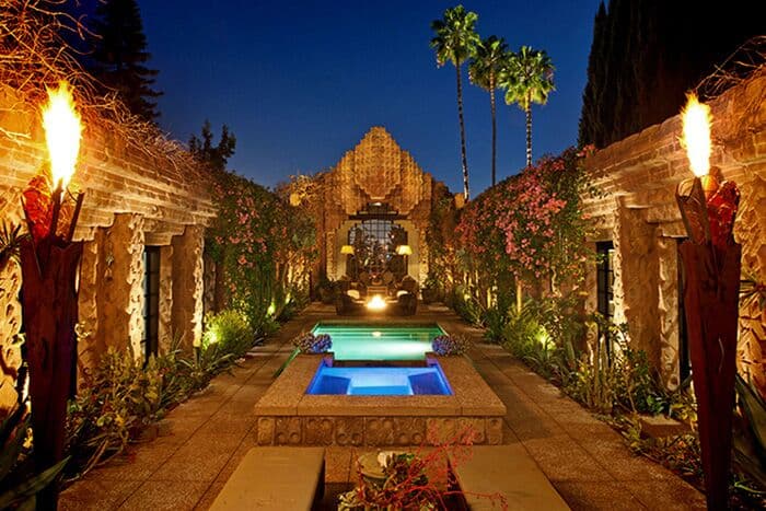 The Sowden House en Los Ángeles es una verdadera obra de arte, pero aquí aparte de su arquitectura, lo que es verdaderamente única de ella son sus historias y misterios sobre su ex propietario, George Hodel.