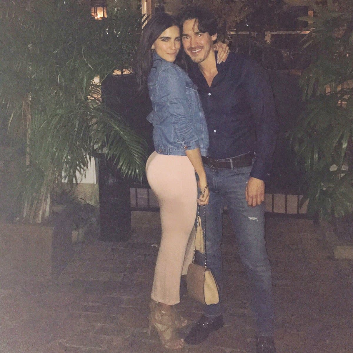 <b><a href="http://www.univision.com/temas/barbara-de-regil">Bárbara</a></b> no duda en demostrarle su afecto en cada momento a su ahora esposo, pues aprovecha cualquier ocasión para tomarse fotos y compartir su inmenso amor con todos sus seguidores.