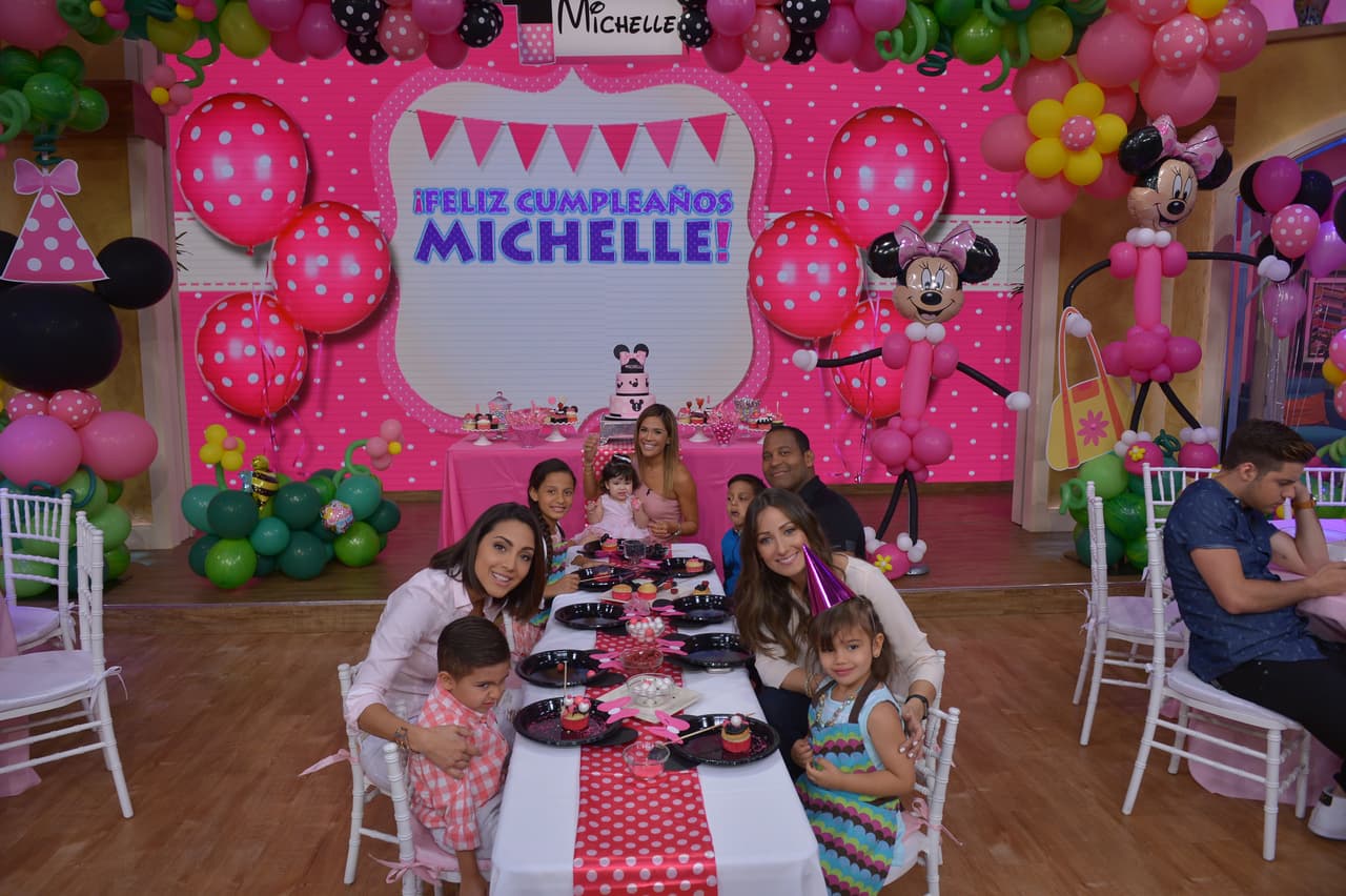 Todos felices disfrutando de los cupcakes, que estaban deliciosos.