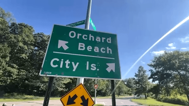 Según las autoridades, el acusado
<b> planificó el crimen con antelación </b>y mintió para encubrirlo, inventando que habían sido víctimas de un violento robo en 
<b>Orchard Beach.</b>