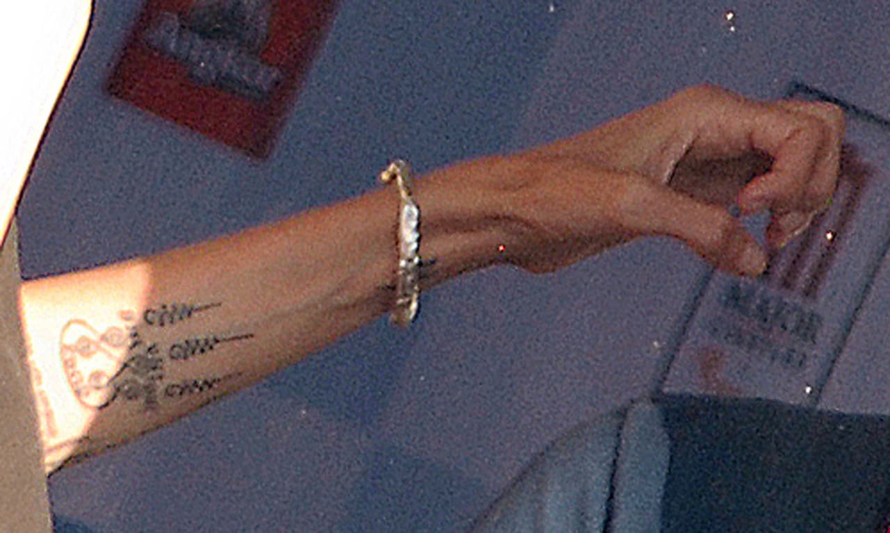 El nuevo "adorno" de la directora de cine es un símbolo de buena fortuna.