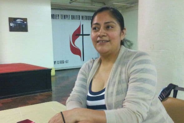 Imelda Lorenzo en la Casa de Los Soles donde toma cursos para manejar el estrés que resulta cuando una persona inmigra a otro país.