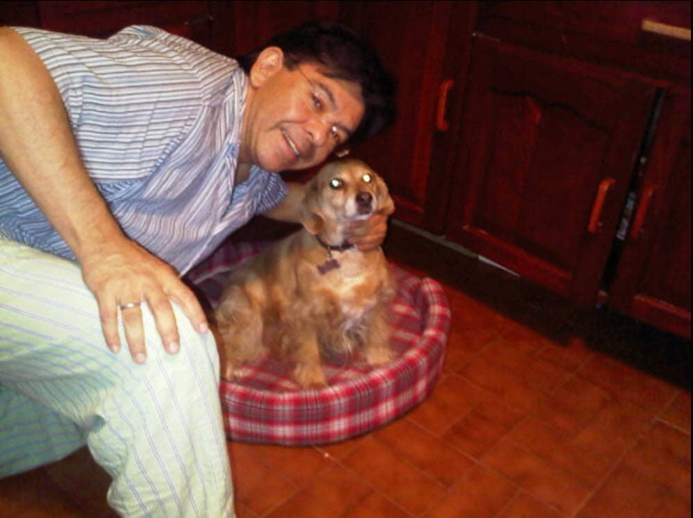 La primogénita de Derbez se crió con su mamá, quien se volvió a casar con el 
<b>locutor y actor mexicano <a href="https://www.univision.com/famosos/aislinn-derbez-comparte-fotos-de-su-padrastro-medias-hermanas-y-otros-miembros-de-su-familia-que-no-conociamos-fotos">Jorge Alberto Aguilera</a></b>. 
<br>