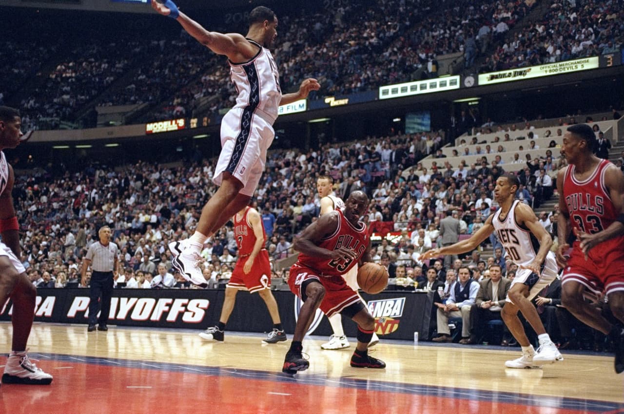 <b>4) Michael Jordan</b>: El gran 'Air Jordan' acumuló a lo largo de su exitosa carrera 32,292 unidades y se coloca como el cuarto mejor anotador de la historia NBA.