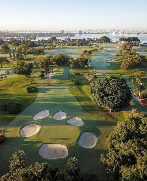 La propiedad está ubicada a apenas 5 minutos de donde la pareja estaría construyendo una lujosa casa en Indian Creek Island, una de los lugares más exclusivos del sur de Florida.
<br>