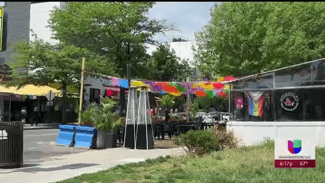 Nelson, dueño de un restaurante en DC, sí aceptó hablar sobre lo que ocurre, asegura no tener miedo pues tiene todos sus papeles en regla. Su testimonio mostró las repercusiones económicas de los operativos, dijo que en estos días 
<b>sus ventas han disminuido alrededor de 70%. </b>
<br>