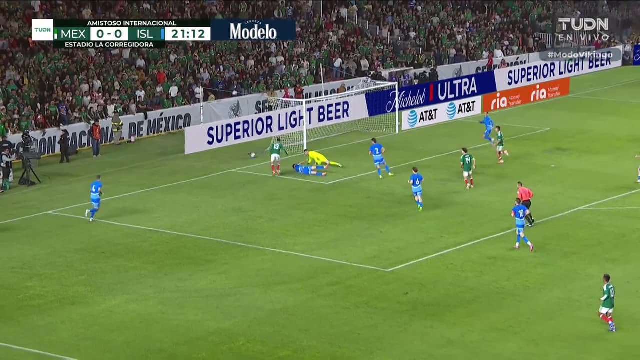 ¡GOL!  anota para México. Richard Ledezma