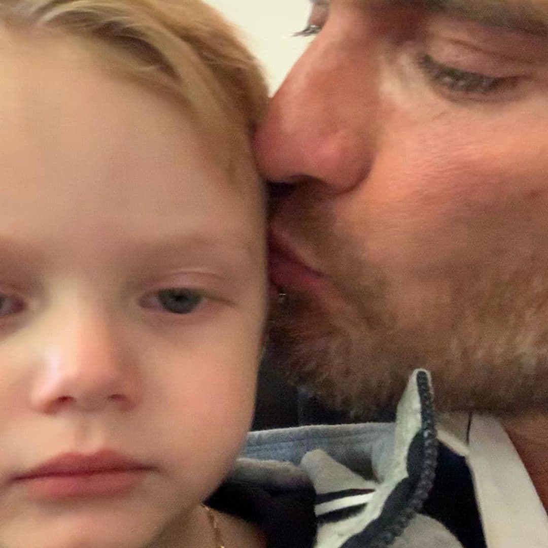 Al actor se le puede ver muy cariñoso con Matías durante el encuentro que registró con su teléfono.