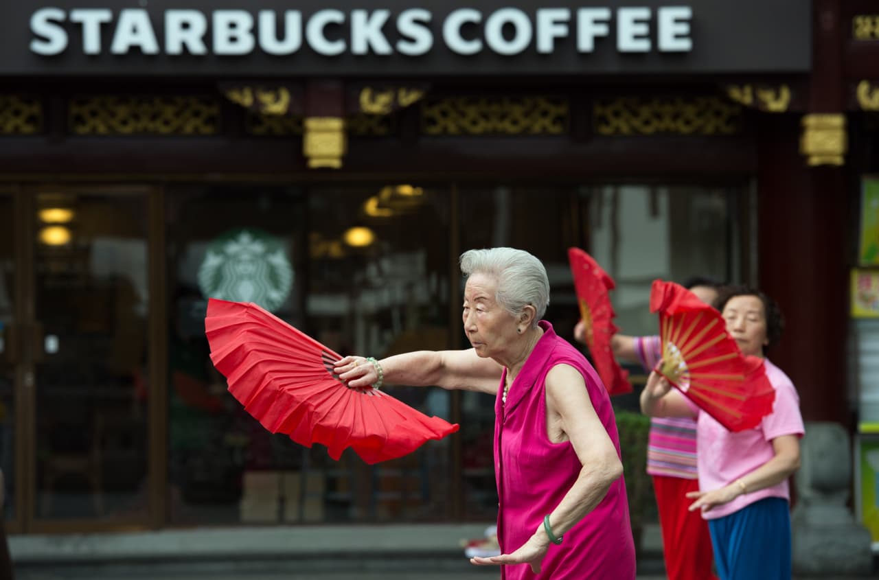 Starbucks, Pizza Hut o Apple: las corporaciones que sufrirían por una guerra comercial con China