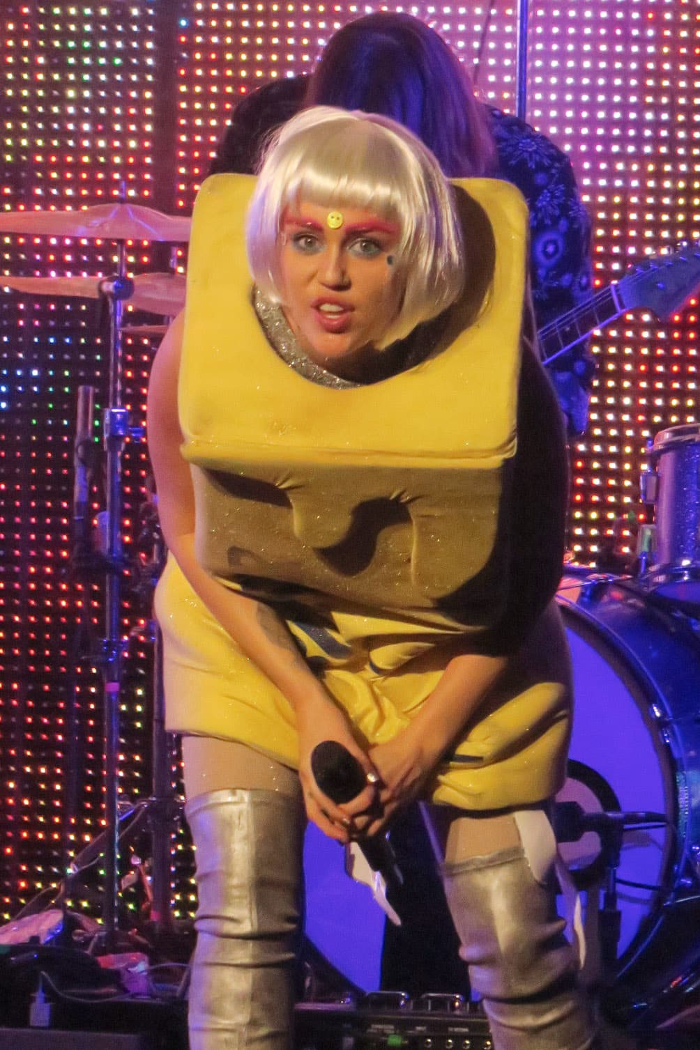 ¿Qué más sigue, Miley? Sus espectáculos cada vez más suben de tono.