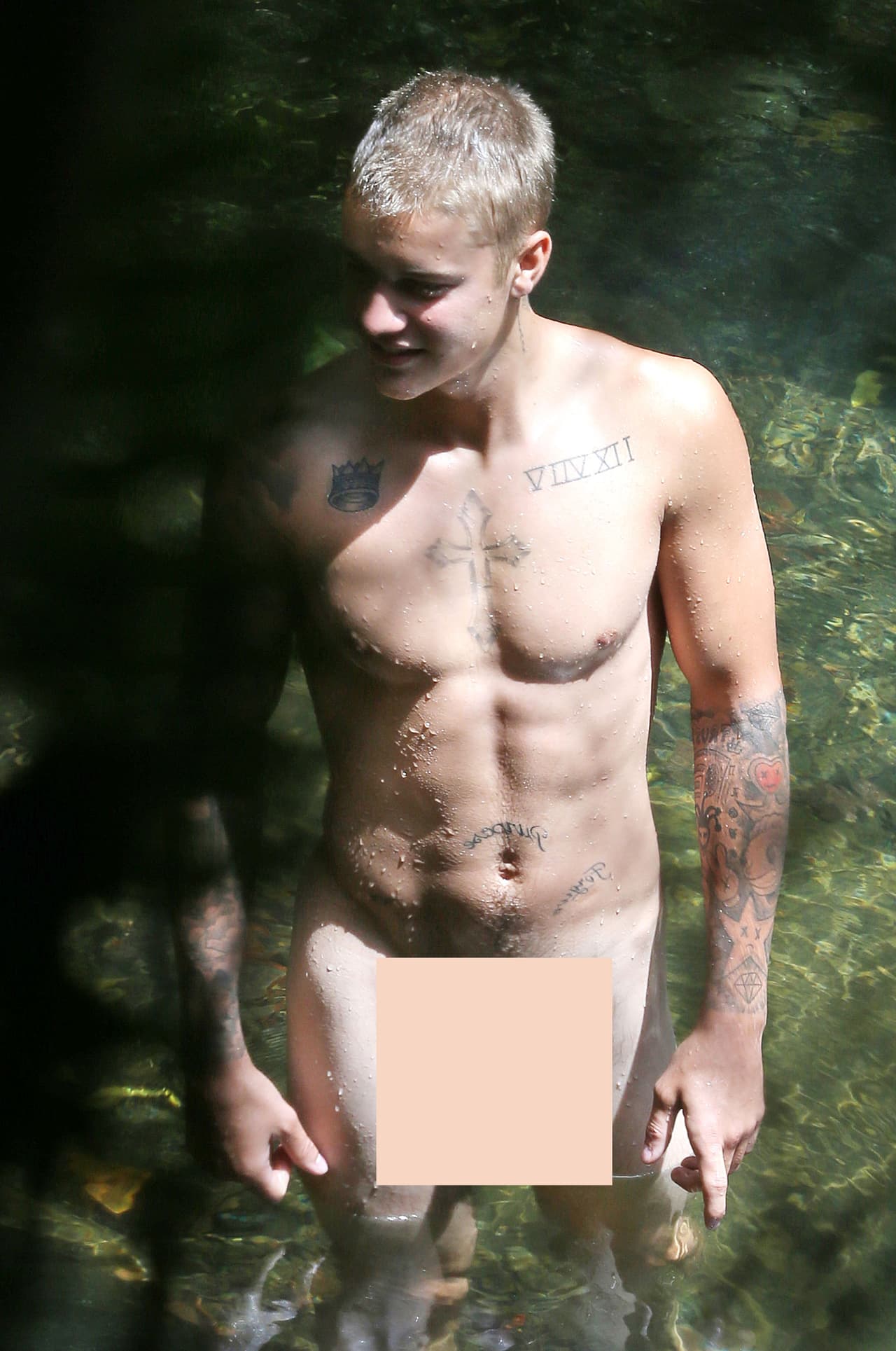 Pero fue un paparazzo quien le sacó fotos completamente desnudo mientras andaba de vacaciones.