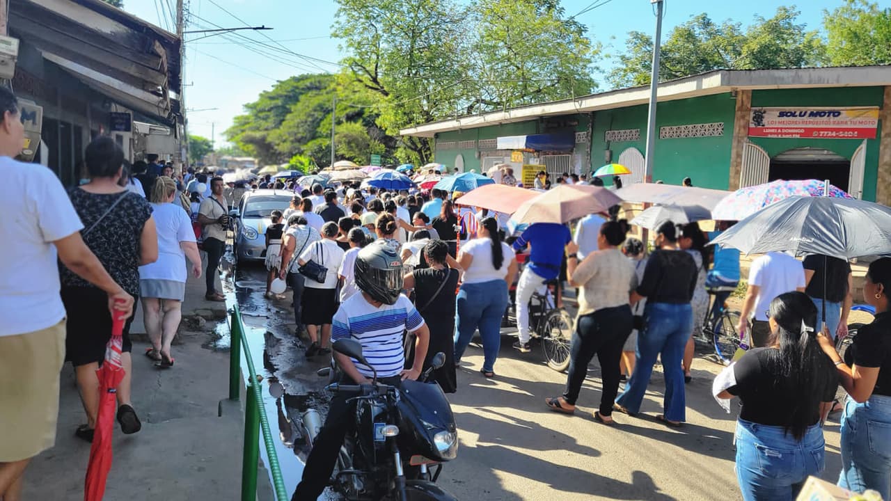 <b><a href="https://www.univision.com/local/houston-kxln/anggy-diaz-decapitada-jared-dicus-asesinato-condado-waller-houston" target="_blank">Anggy Díaz</a></b> fue despedida en su país natal, Nicaragua, a donde fueron trasladados sus restos después de ser velados en Houston. Decenas de personas se dieron cita y caminaron junto con el féretro de 
<b>Anggy Díaz cuando</b> se dirigía al cementerio donde descansan sus restos.