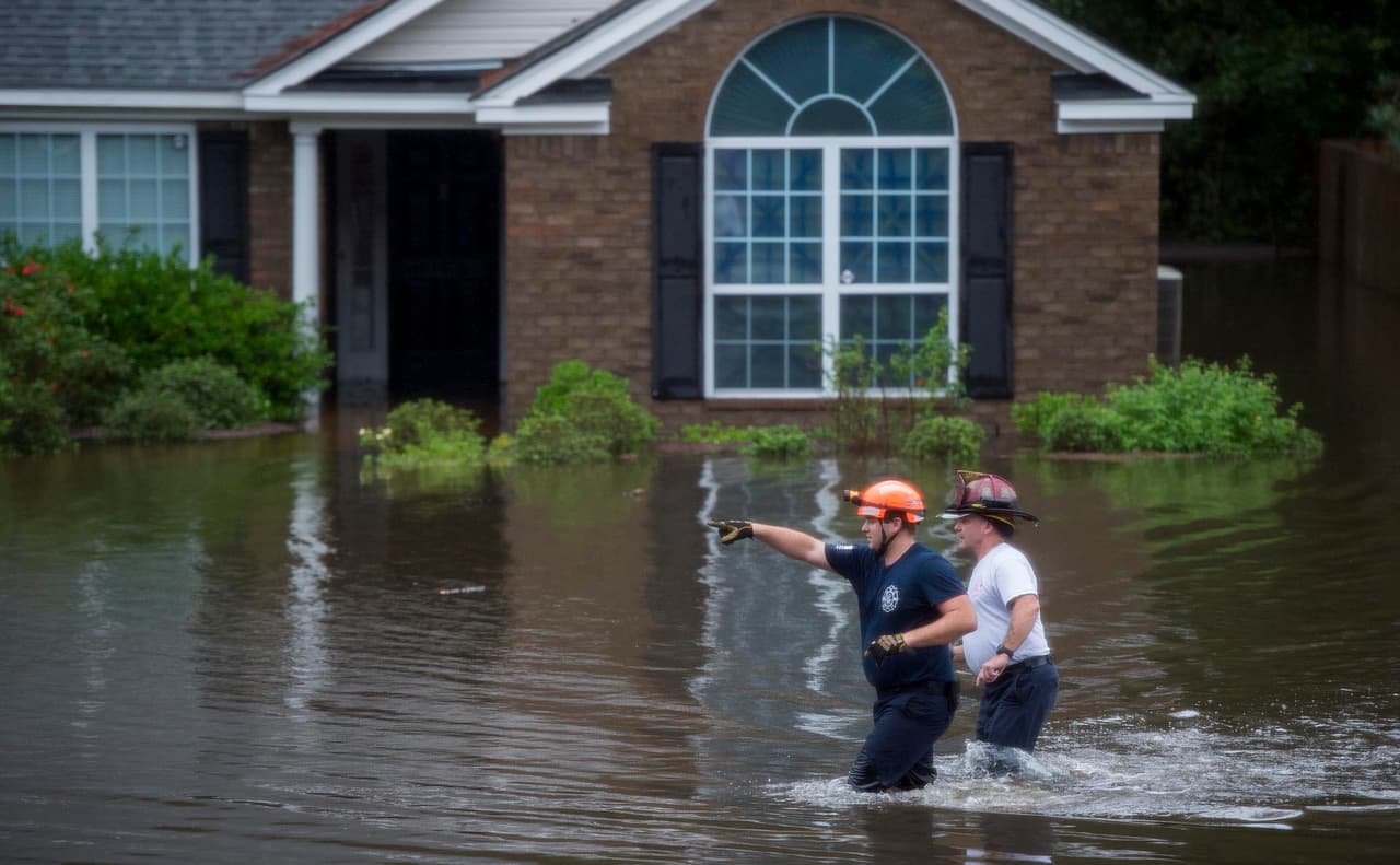 Rescatistas recorren las calles inundadas de Pooler, Georgia. 8 de octubre.