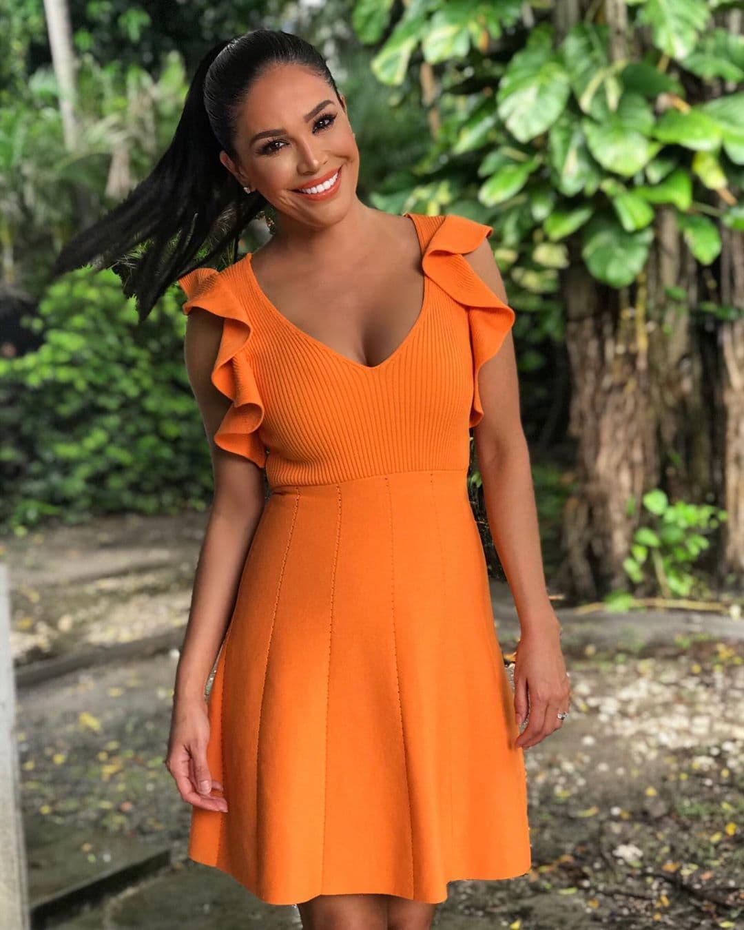 En las últimas semanas ha jugado con su melena y la 'cola de caballo' es uno de los peinados que ha presumido en las redes sociales.